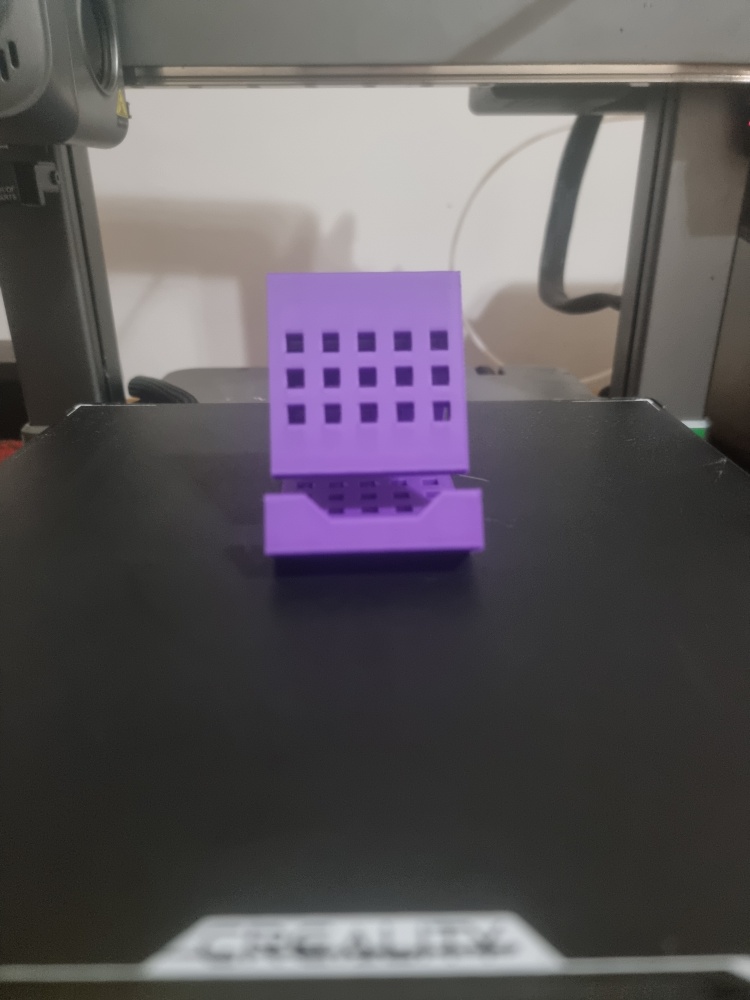 Suport de Birou pentru Telefon – Design Perforat (Printat 3D, Mov)